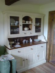 dresser064.jpg